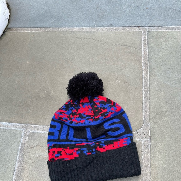 NFL BILLS KNIT HAT WITH POM POM - Picture 2 of 4